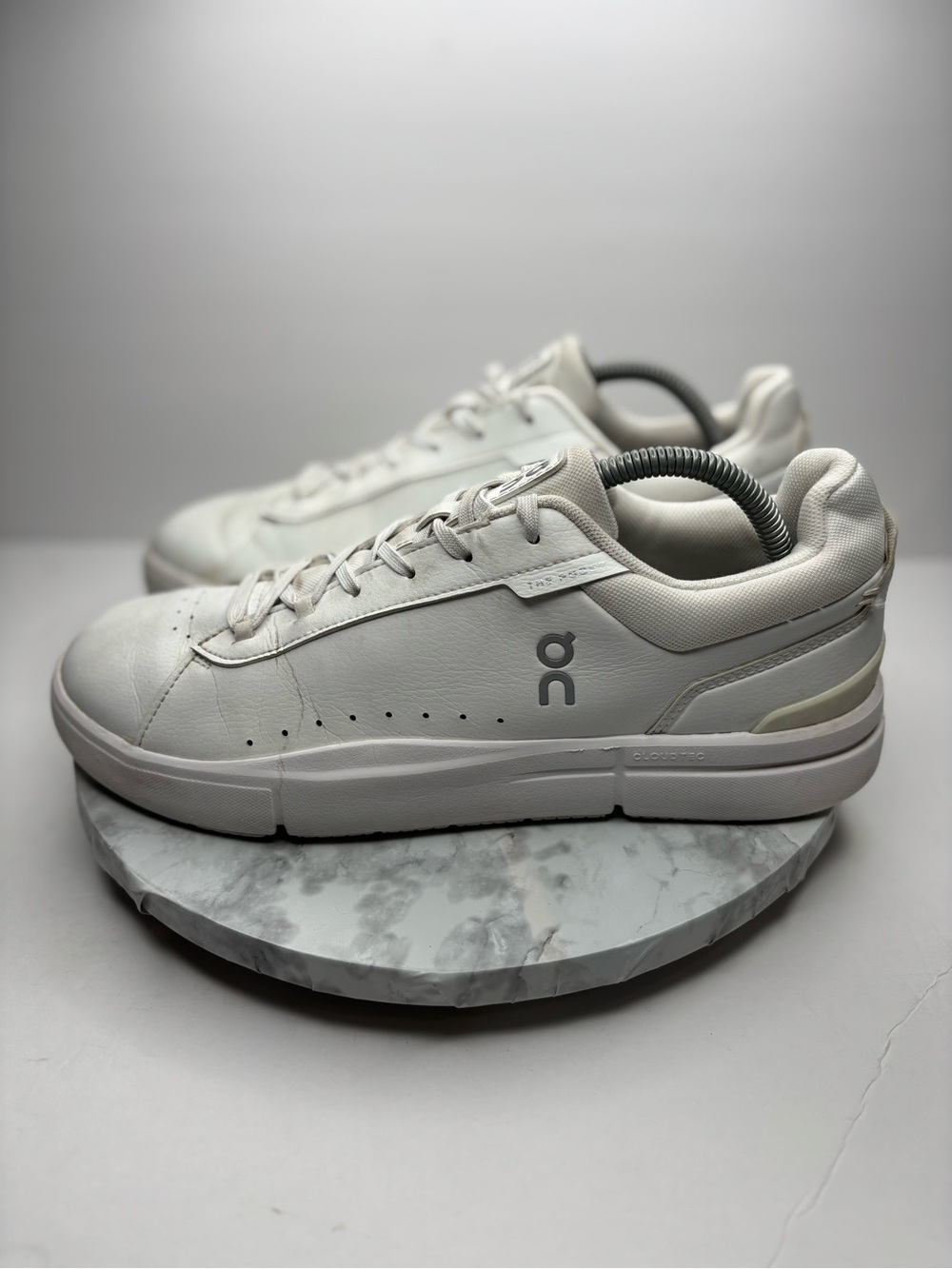 Size 9 - On The Roger Advantage White - 48-99452